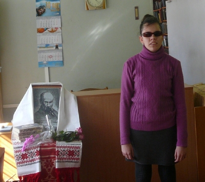 Дарина Воропай читає власний вірш